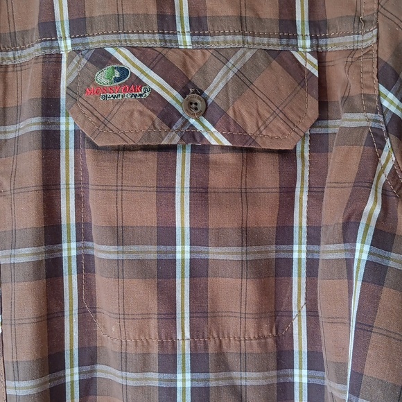 Shirt - Picture 2 of 6